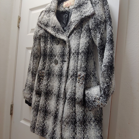 Coats - Picture 3 of 5